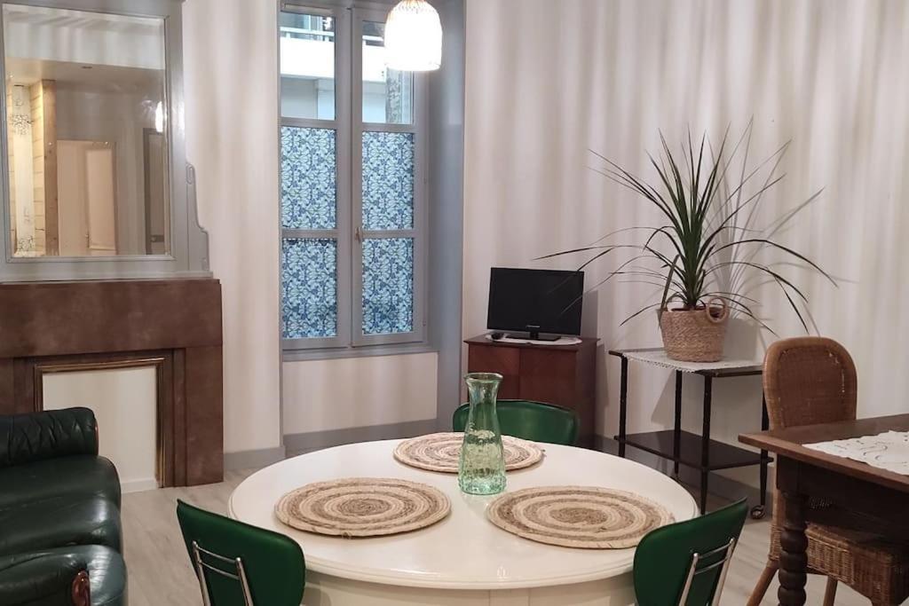 Appartement Cosy A 2 Pas Des Rues Pietonnes Chalon-sur-Saône Eksteriør bilde